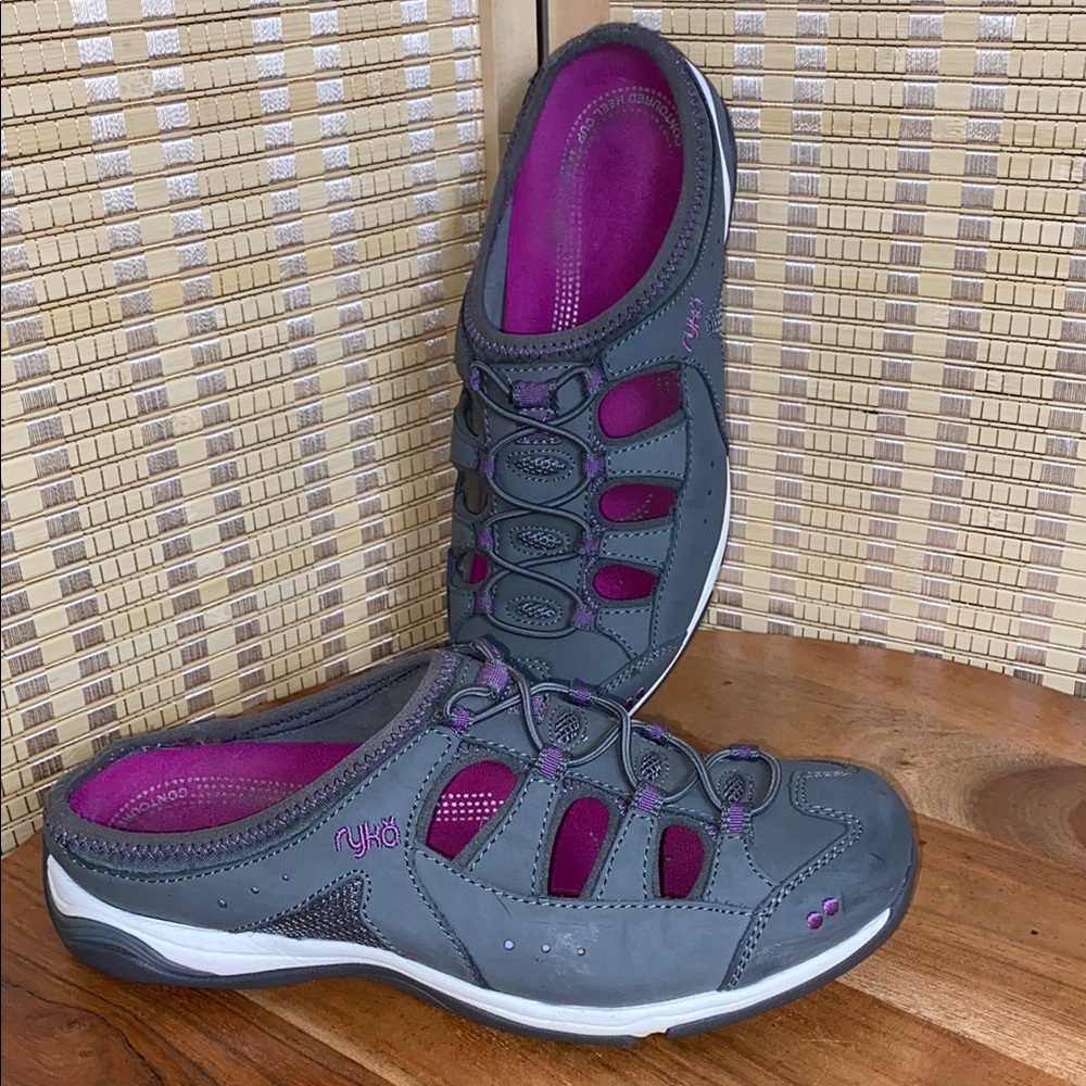 Ryka Woman’s 7.5W Tensile Leather Bungee Fishermule Slide Mules